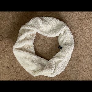 Le Chateu VERY soft cream scarf 💛